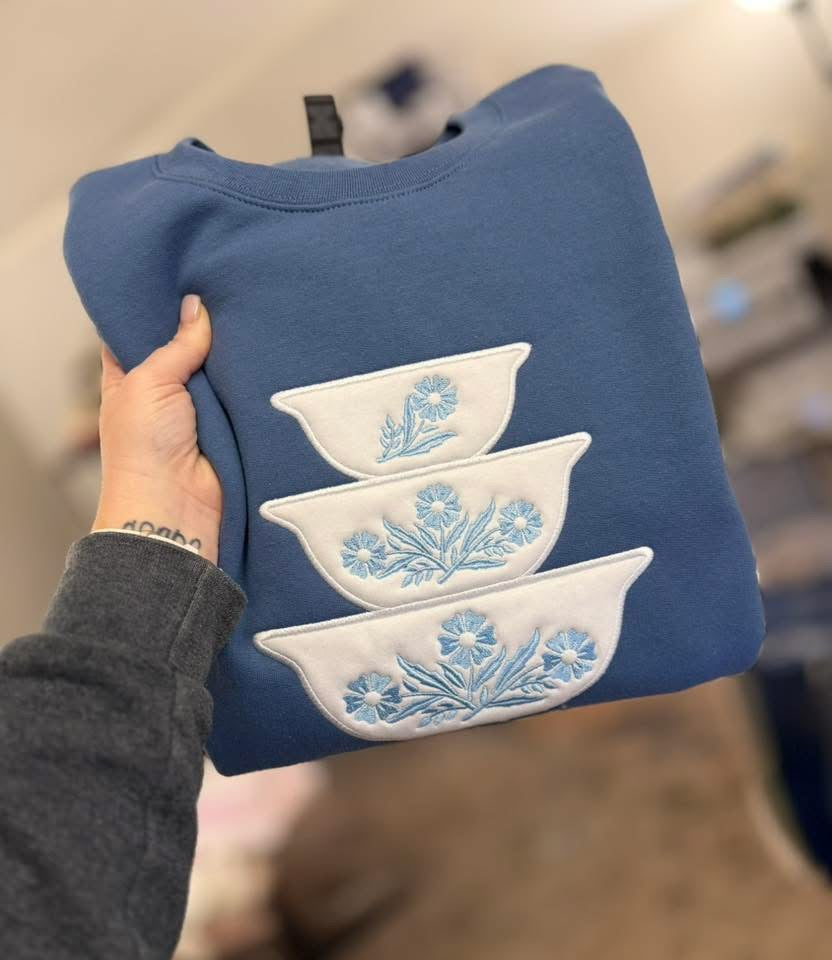 Vintage Floral Bowl Embroidered Crewneck Sweatshirt